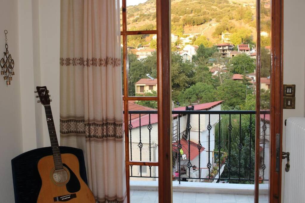 Velia Guesthouse Калаврита Экстерьер фото