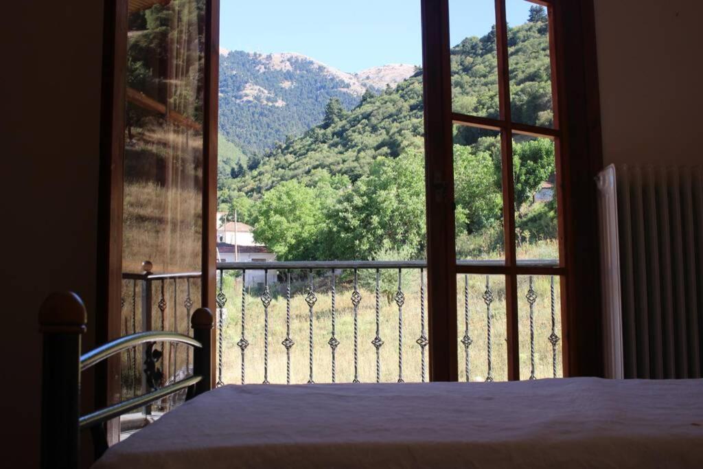 Velia Guesthouse Калаврита Экстерьер фото