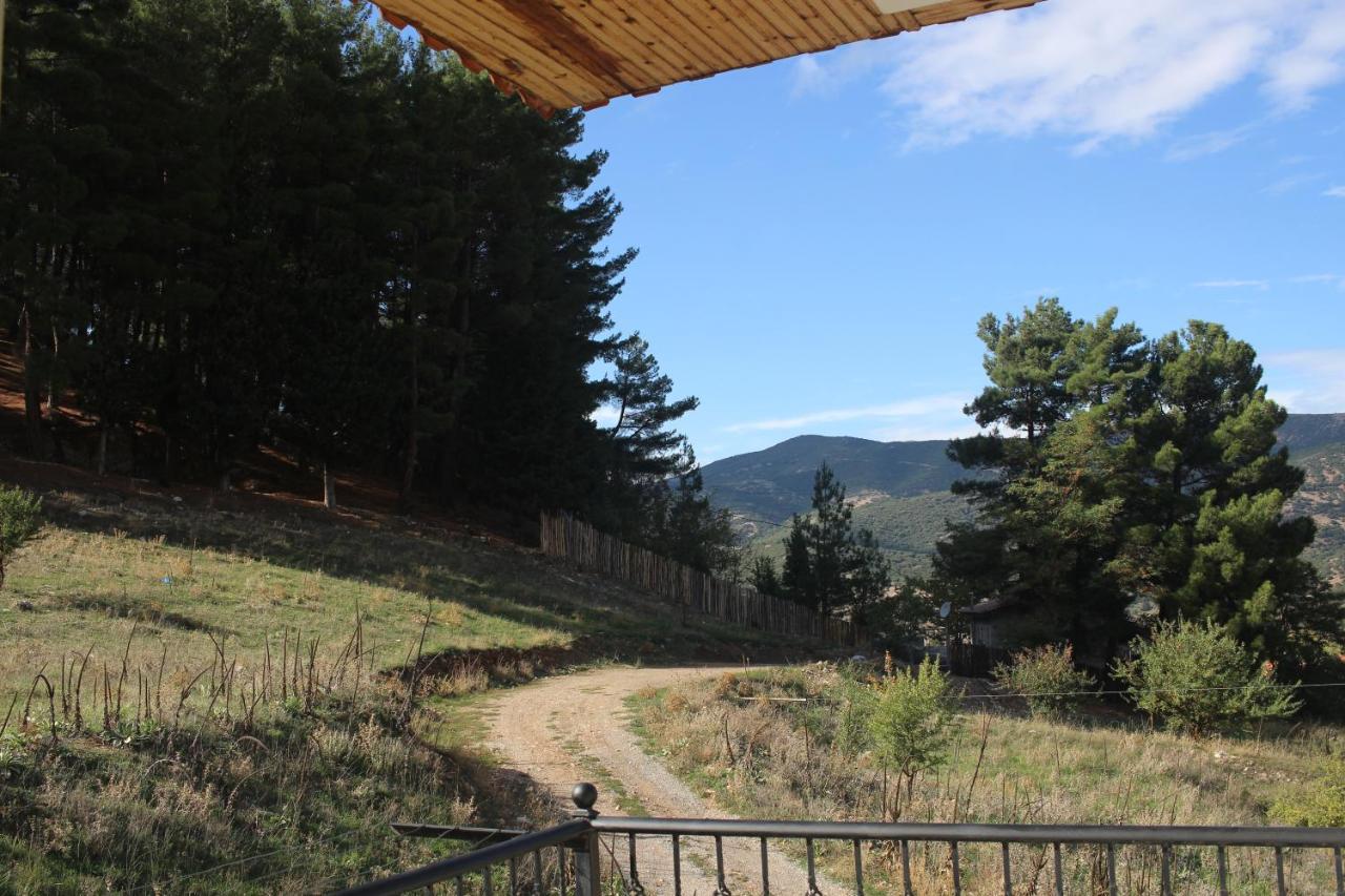 Velia Guesthouse Калаврита Экстерьер фото